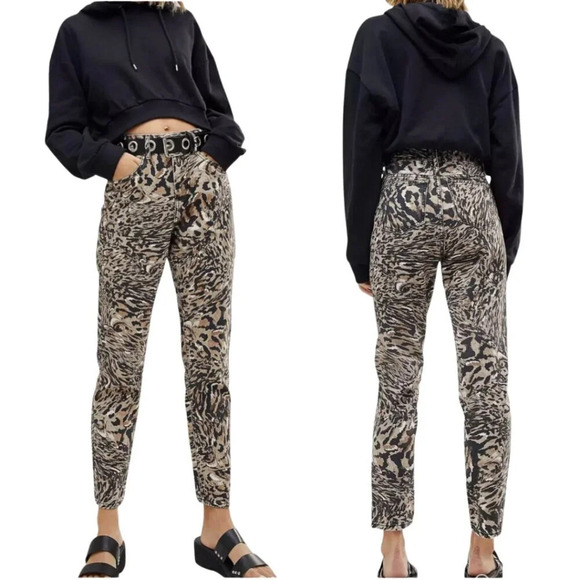ASOS DESIGN Ritson Rigid Mom Jeans Abstract Leopard Print Women's Size 28/28 Tan - Picture 1 of 13